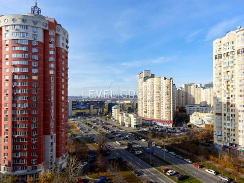 квартира за адресою Анни Ахматової вул., 43