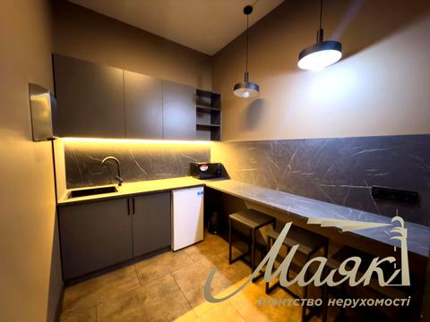 комерційна за адресою Жилянська вул., 68