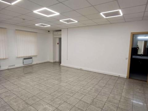 комерційна за адресою Лєскова вул., 4