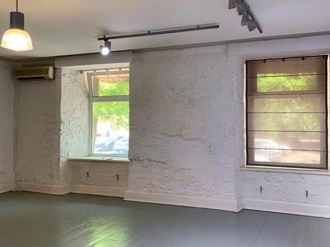 комерційна за адресою Святослава Караванського вул. (Жуковського), 6