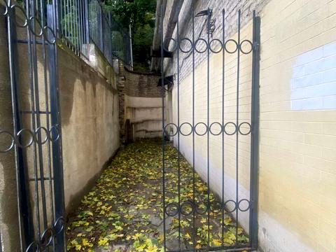 комерційна за адресою Басейна вул., 19