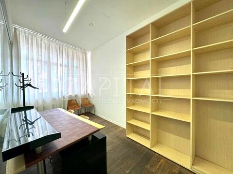 комерційна за адресою Лесі Українки бульв., 23