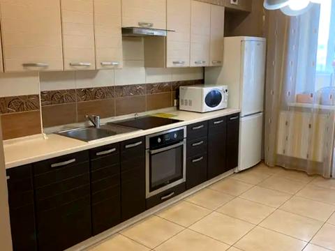 квартира за адресою Космічна вул., 3