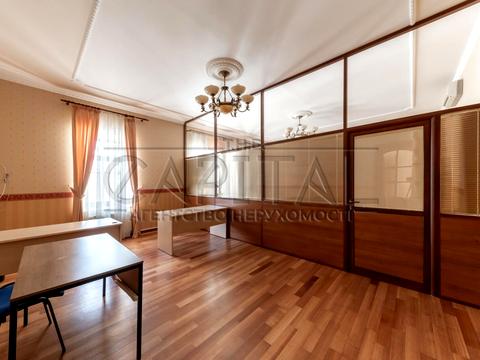 комерційна за адресою Круглоуніверситетська вул., 4