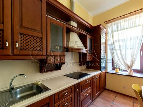 комерційна за адресою Круглоуніверситетська вул., 4