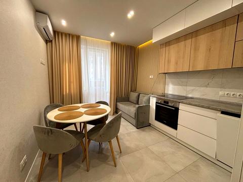 квартира за адресою Сім'ї Кульженків вул. (Петра Дегтяренка), 37