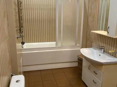 квартира за адресою Космічна вул., 3