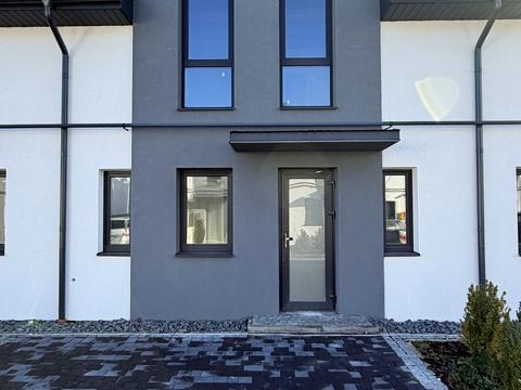 будинок за адресою Місячна вул., 1