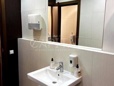 комерційна за адресою Володимирська вул., 38