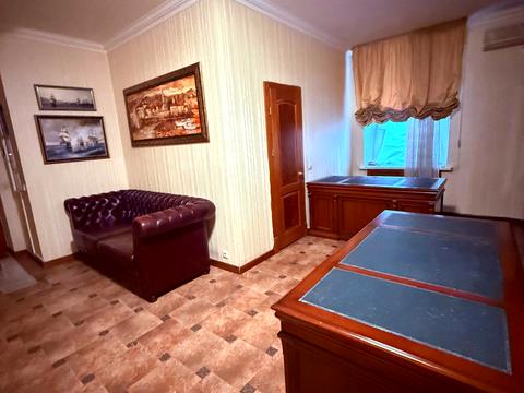 комерційна за адресою Круглоуніверситетська вул., 18/2