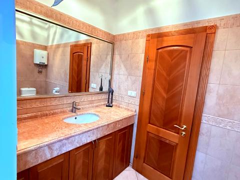 комерційна за адресою Круглоуніверситетська вул., 18/2