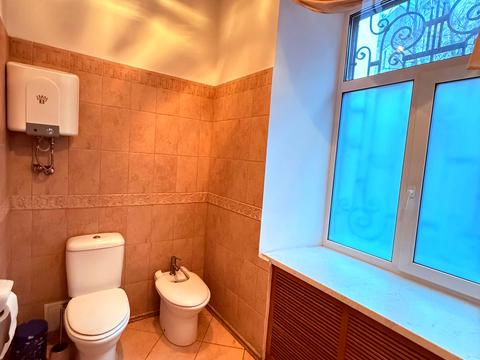 комерційна за адресою Круглоуніверситетська вул., 18/2