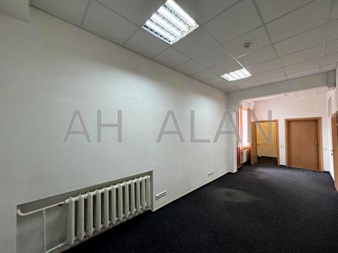 комерційна за адресою Дениса Монастирського вул. (Василя Сурікова), 3А