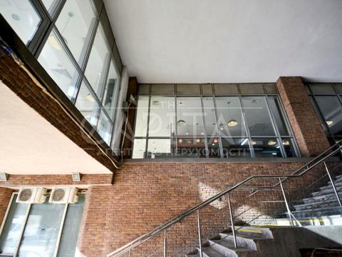 комерційна за адресою Саксаганського вул., 120