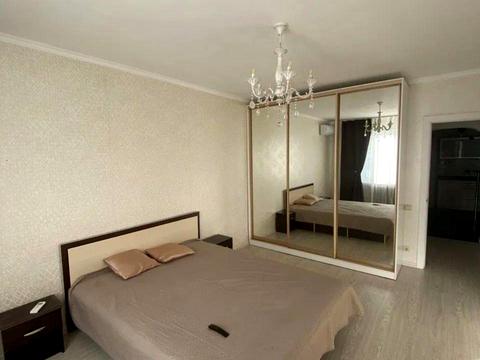 квартира за адресою Анни Ахматової вул., 28