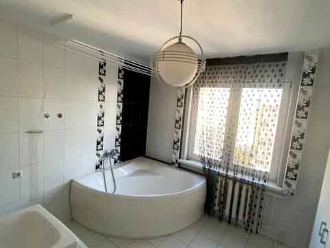 квартира за адресою Анни Ахматової вул., 28