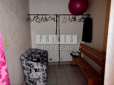 комерційна за адресою Межигірська вул., 25