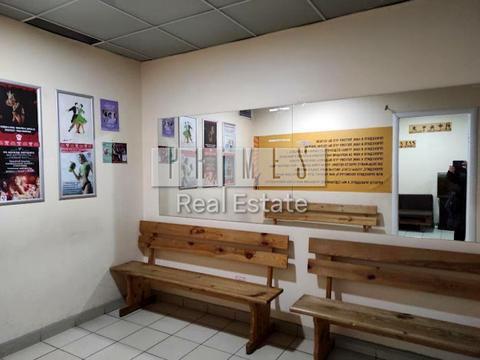 комерційна за адресою Межигірська вул., 25