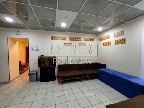 комерційна за адресою Межигірська вул., 25