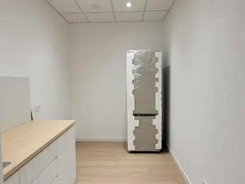 комерційна за адресою Ламана вул., 18