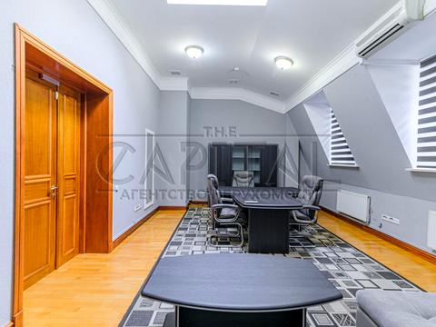 комерційна за адресою Липська вул., 16