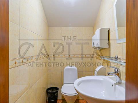 комерційна за адресою Липська вул., 16