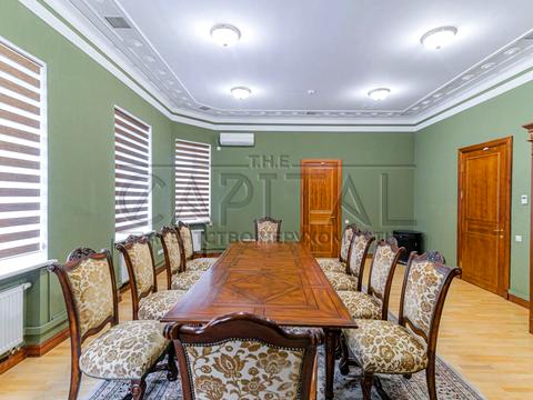 комерційна за адресою Липська вул., 16