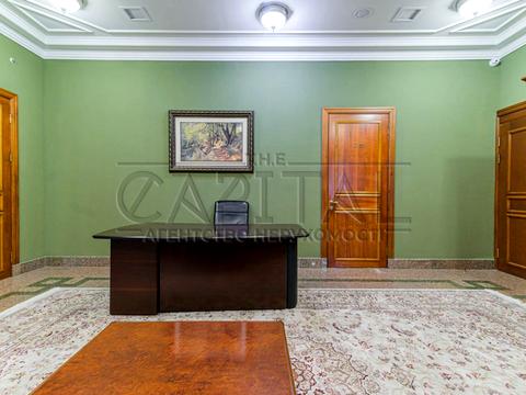 комерційна за адресою Липська вул., 16