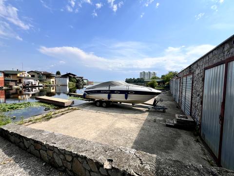 будинок за адресою Вишнева вул.