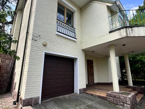 будинок за адресою Вишнева вул.