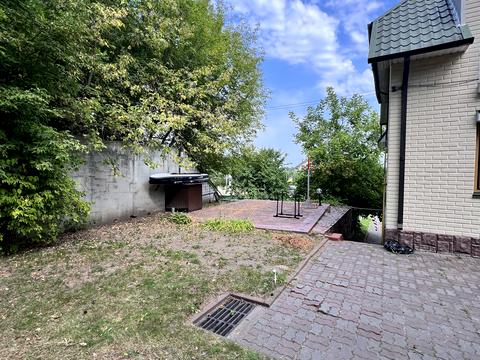 будинок за адресою Вишнева вул.