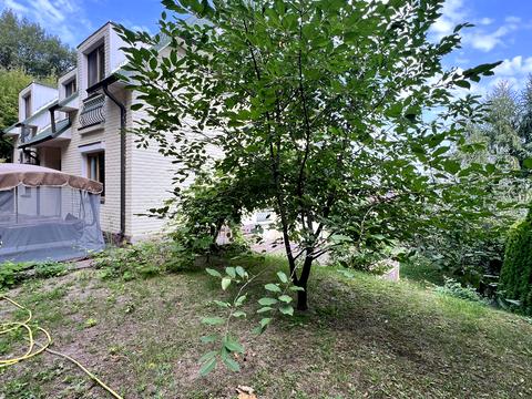 будинок за адресою Вишнева вул.