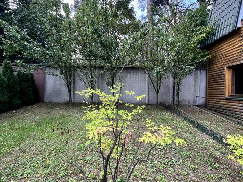 будинок за адресою Вишнева вул.