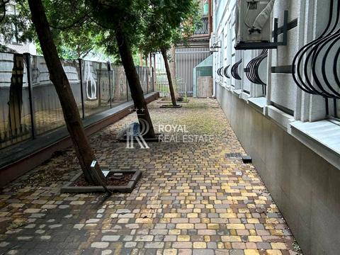 комерційна за адресою Саксаганського вул., 115