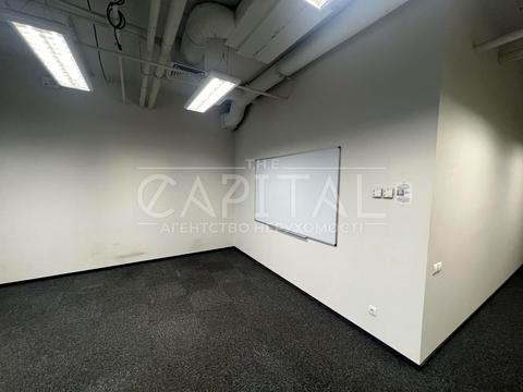 коммерческая по адресу Вацлава Гавела бульв. (Івана Лепсе), 21