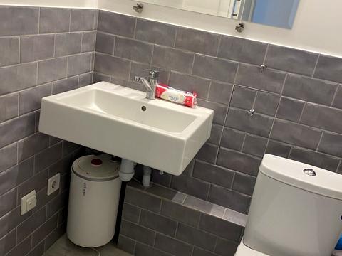 комерційна за адресою Відінська вул., 3