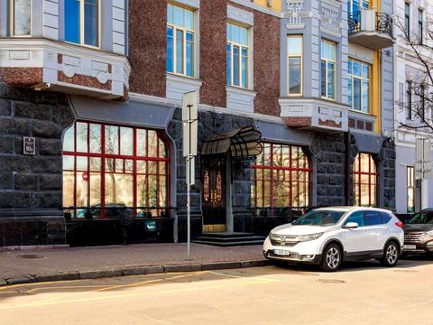 комерційна за адресою Контрактова пл., 10-А