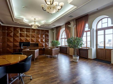 комерційна за адресою Контрактова пл., 10-А