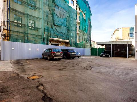 комерційна за адресою Контрактова пл., 10-А