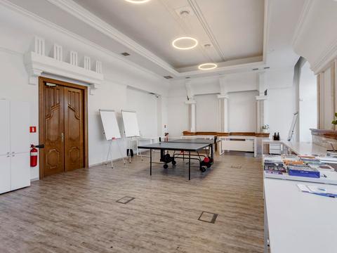 комерційна за адресою Контрактова пл., 10-А