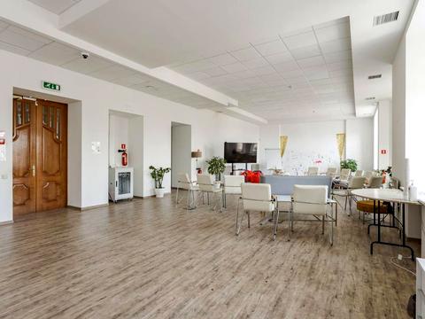 комерційна за адресою Контрактова пл., 10-А