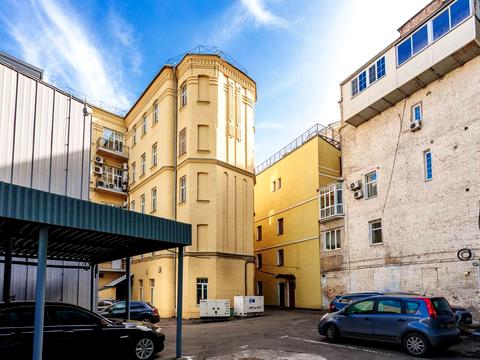 комерційна за адресою Контрактова пл., 10-А