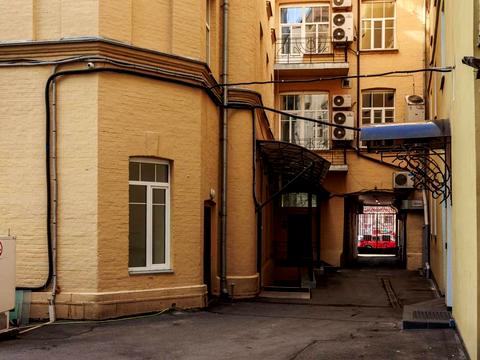 комерційна за адресою Контрактова пл., 10-А