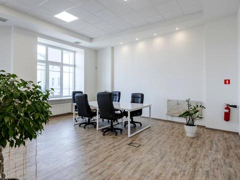 комерційна за адресою Контрактова пл., 10-А