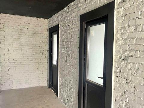 комерційна за адресою Василя Стефаника вул., 1