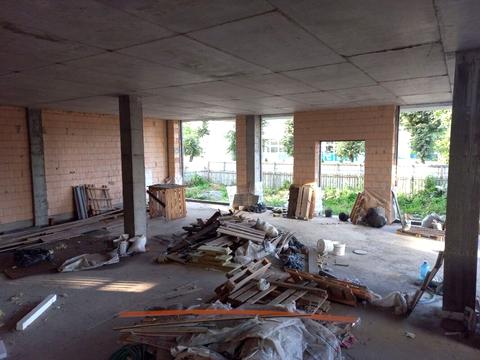 комерційна за адресою Чорновола вул., 80