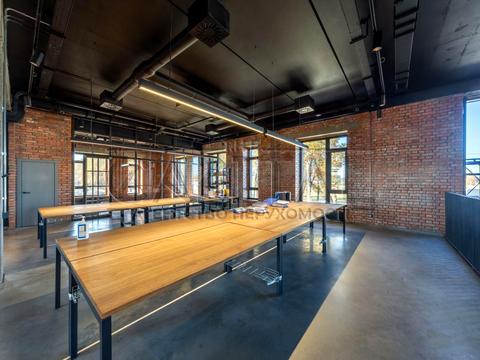 комерційна за адресою Київ, вул. В'ячеслава Чорновола, 18д