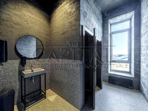 комерційна за адресою Київ, вул. В'ячеслава Чорновола, 18д