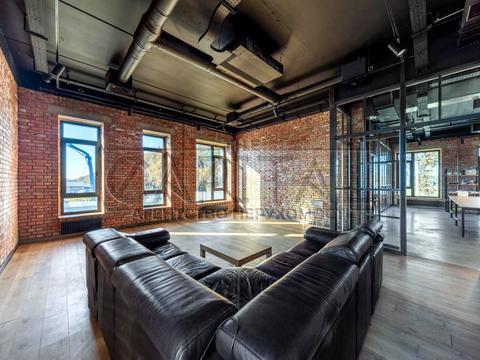 комерційна за адресою Київ, вул. В'ячеслава Чорновола, 18д