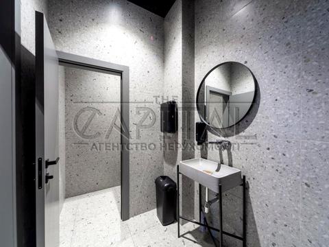 комерційна за адресою Київ, вул. В'ячеслава Чорновола, 18д